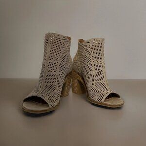 Lucky Brand Peep Toe Booties Suede New Without Box Great Condition